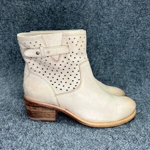 Diba Western‎ Boots Women's Size 7 Cream Perforated Leather Ankle Booties